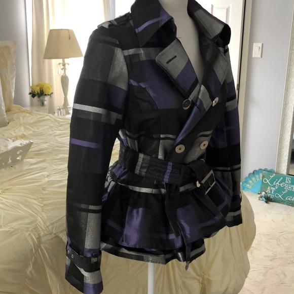 Gorgeous satin short trench coat - Picture 2 of 8